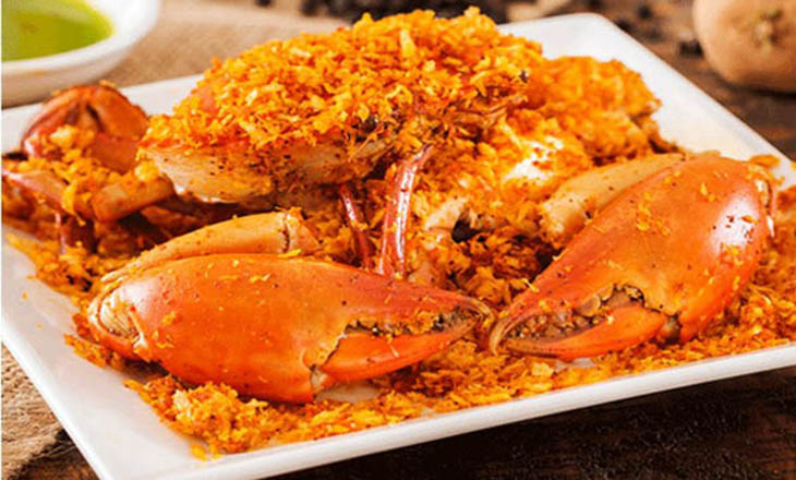 Món cua rang muối rất đặc biệt