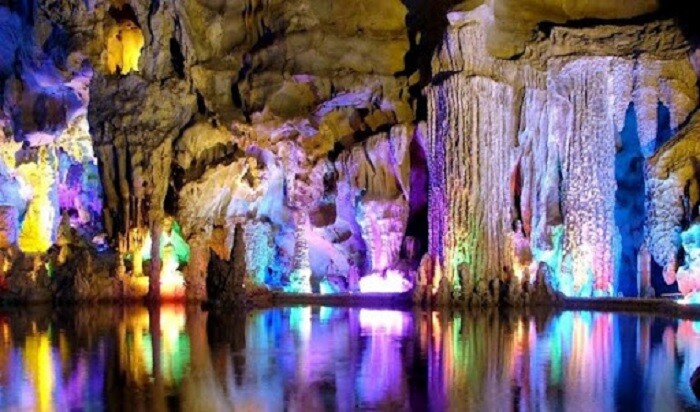 Động Đá Bạc đẹp như tiên cảnh