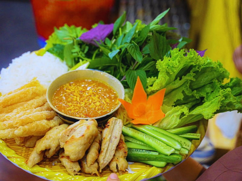 Món nem nướng Đà Lạt thơm ngon
