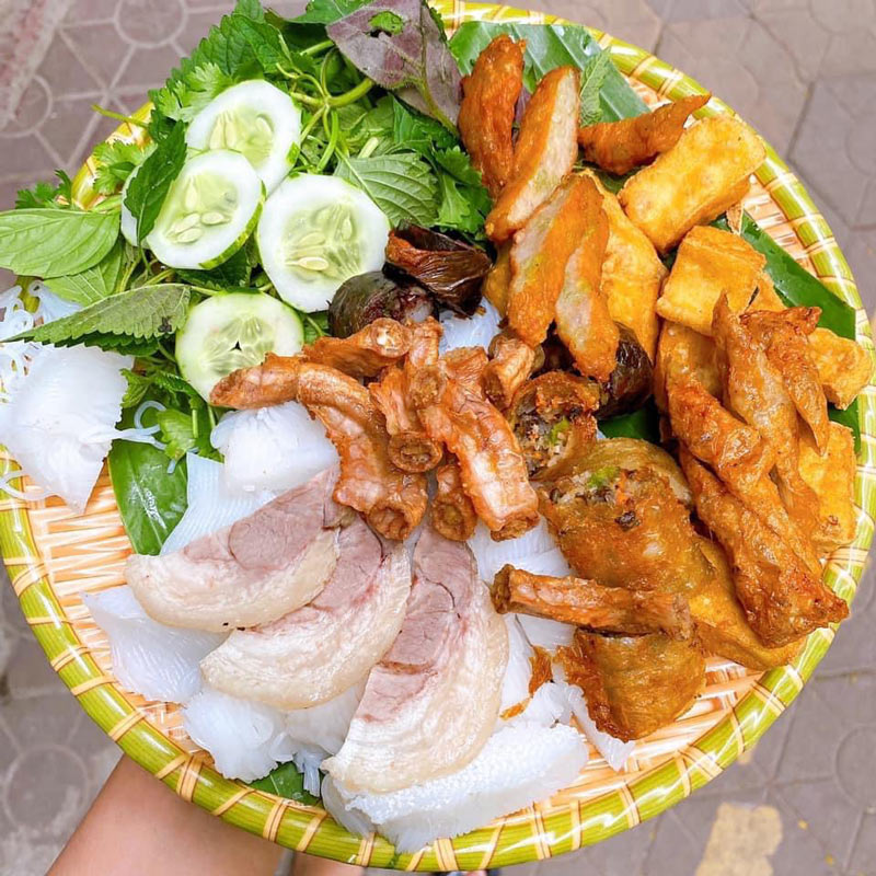 Suất bún đậu thập cẩm đầy đặn