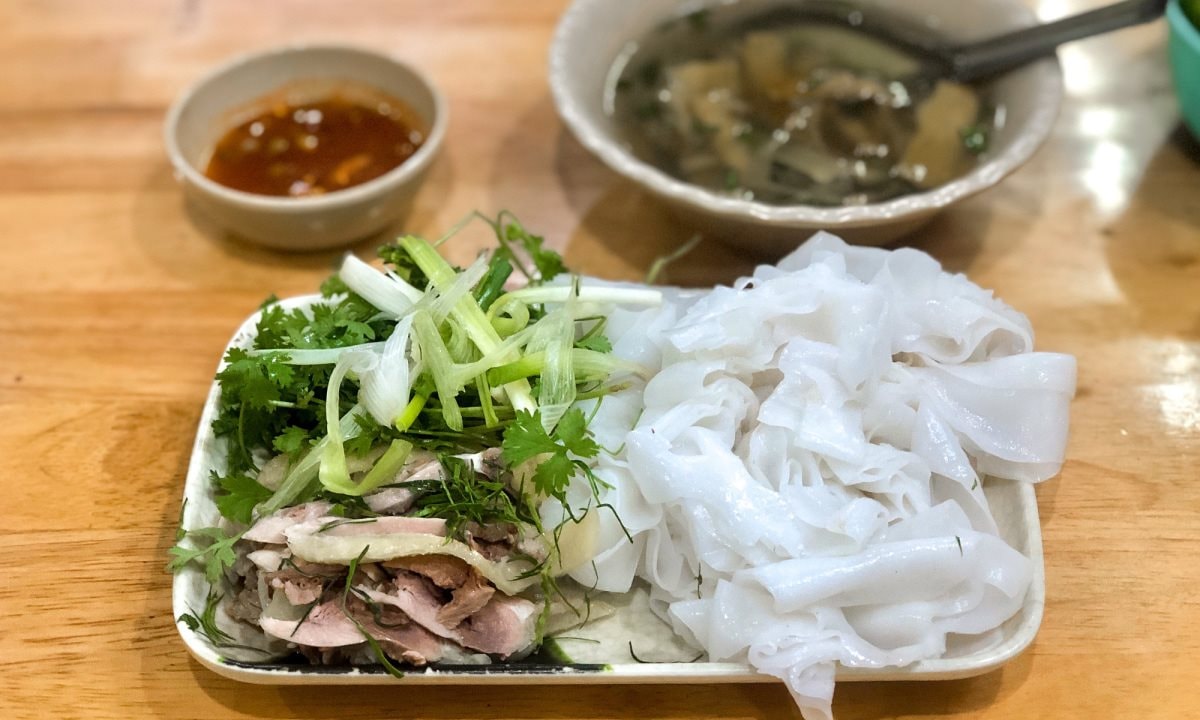 Phở gà chấm thanh mát