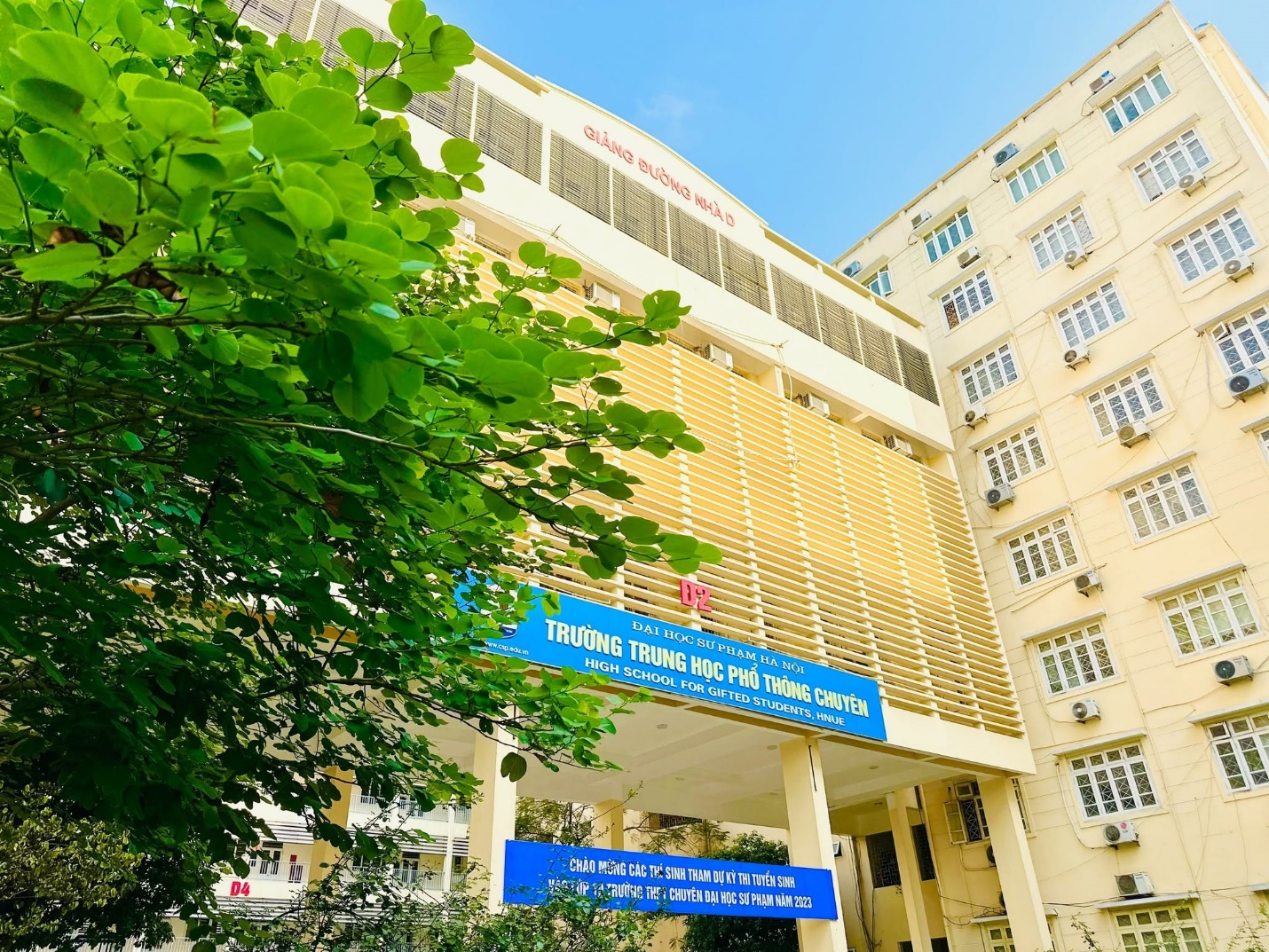 Trường THPT Chuyên Đại học Sư phạm Hà Nội ghi danh trên bảng vàng thành tích
