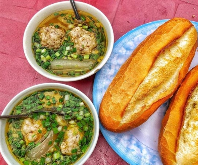 Món bánh mì xíu mại đặc sản Đà Lạt
