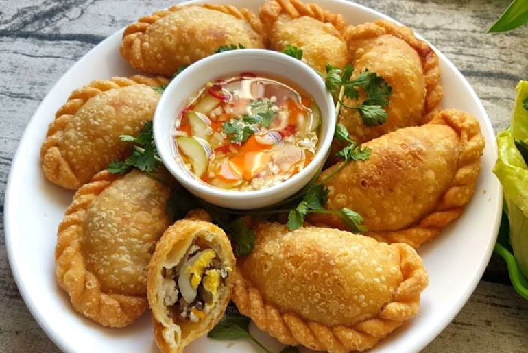 Bánh gối thơm ngon nóng giòn