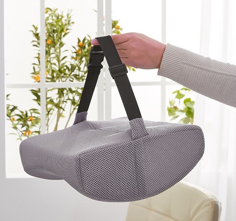 Mức giá của tấm lót tựa lưng văn phòng chỉ từ 50.000 đến vài trăm nghìn đồng. 