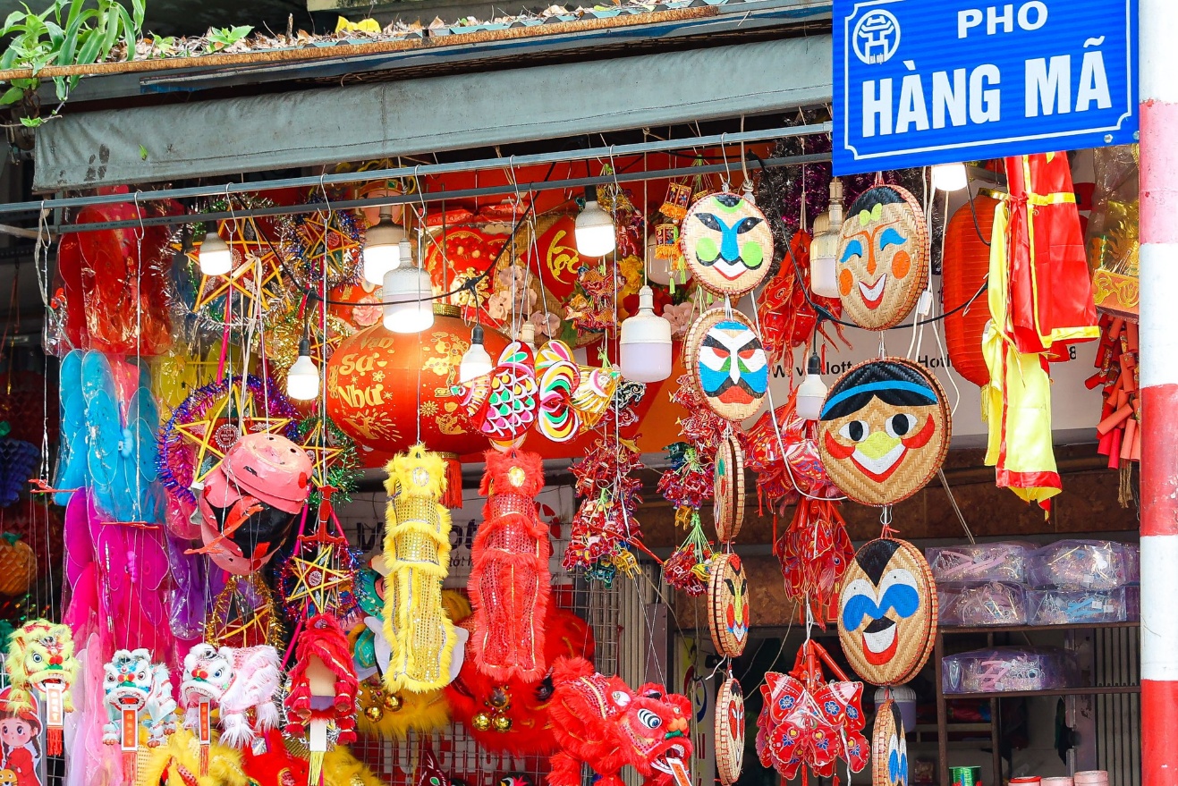 Phố Hàng Mã lung linh sắc màu