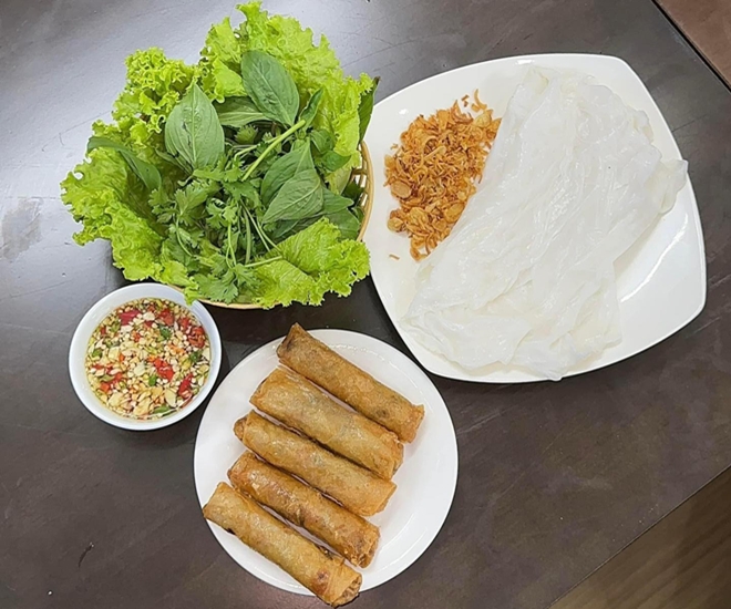 Sự kết hợp giữa ram và bánh mướt độc đáo của người Hà Tĩnh