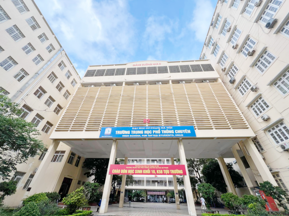 Trường có khuôn viên rộng rãi