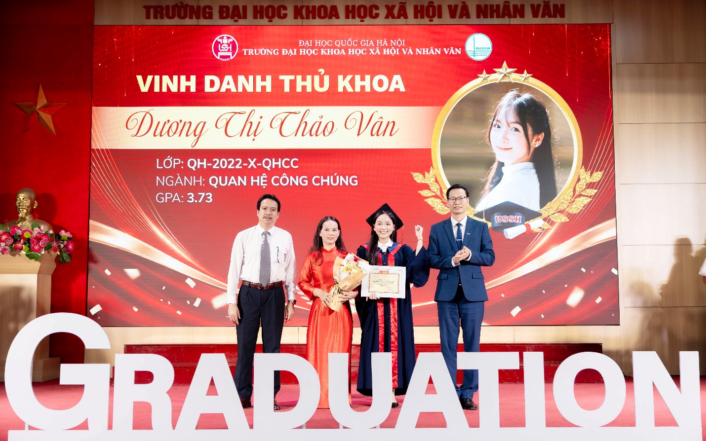Danh hiệu thủ khoa xứng đáng sau hành trình dài nỗ lực