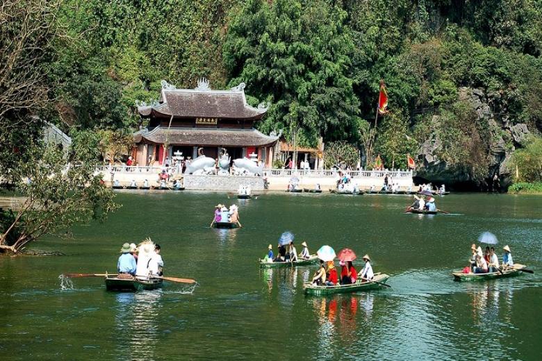 Chùa Hương là điểm đến tâm linh nổi tiếng