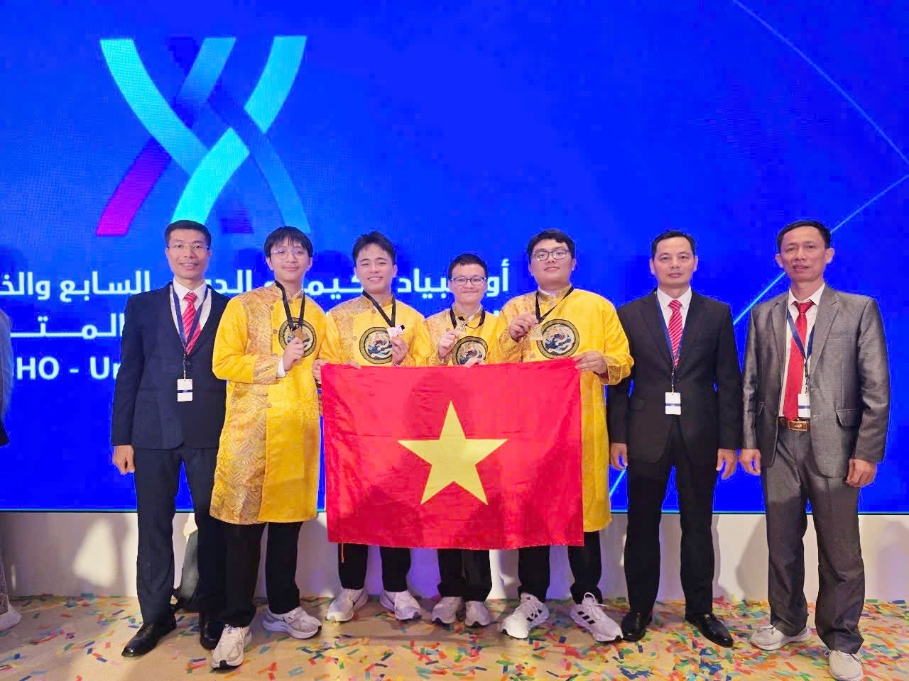 Trường có nhiều học sinh giành huy chương trong các kỳ thi Olympic quốc tế 