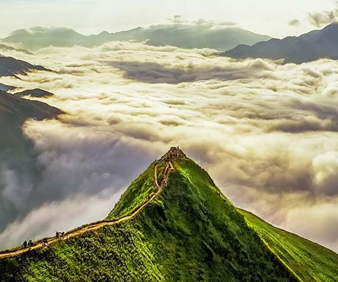 Tà Xùa Trong Biển Mây Bồng Bềnh
