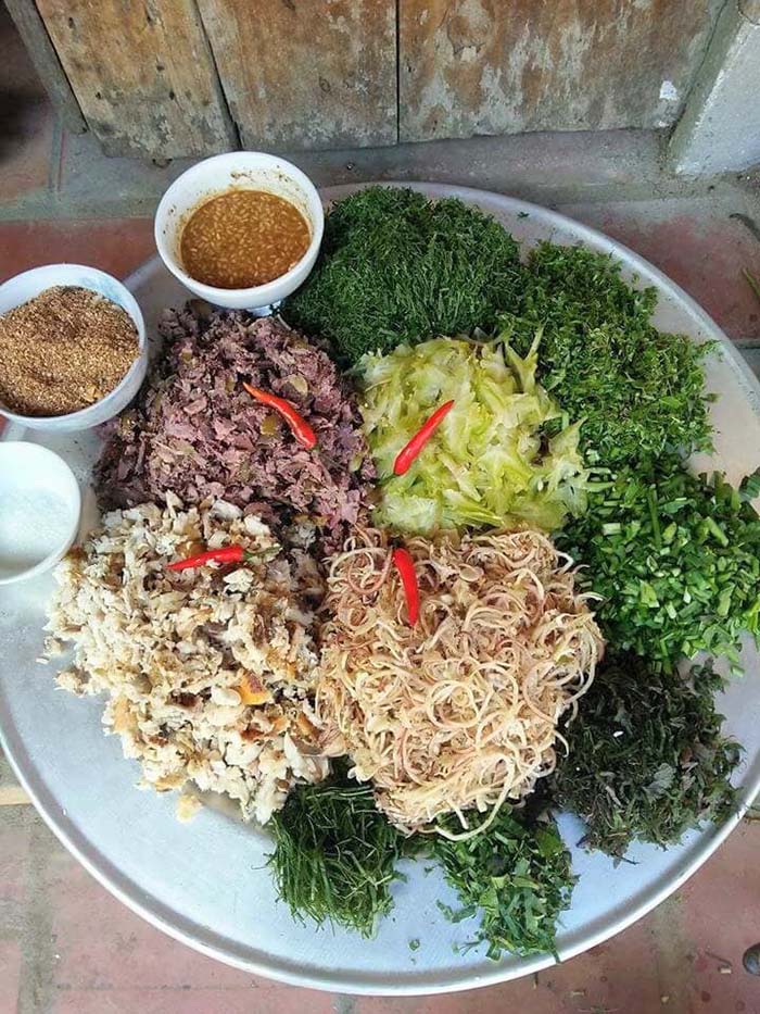 Món ăn được chế biến cầu kỳ với nhiều nguyên liệu khác nhau
