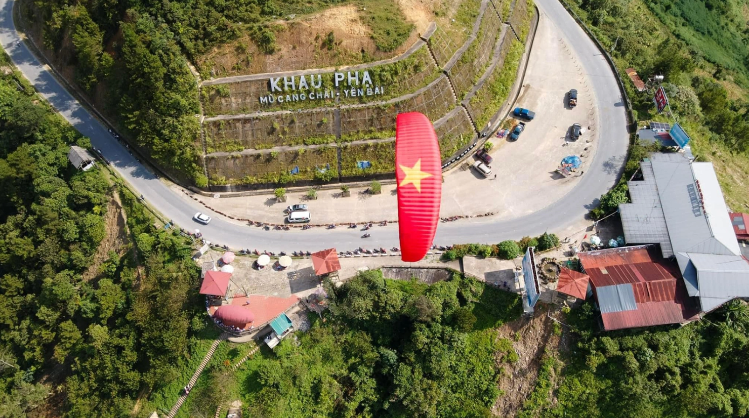 Điểm bay dù đèo Khau Phạ