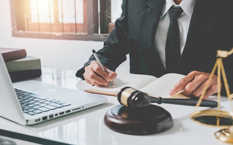 Các chuyên gia pháp lý đòi hỏi kỹ năng chuyên môn cao