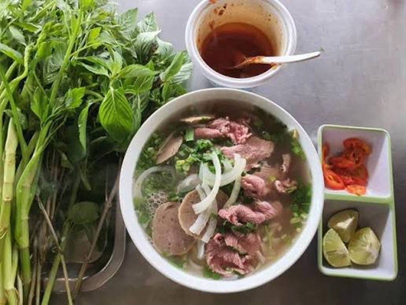 Phở Hồng là quán ruột của hội cú đêm