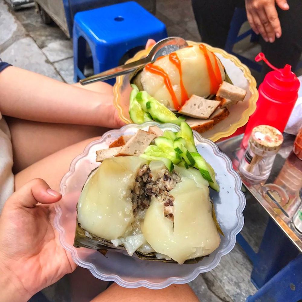 Bánh giò nóng là đặc sản Hà Nội bất kể thời tiết nắng mưa