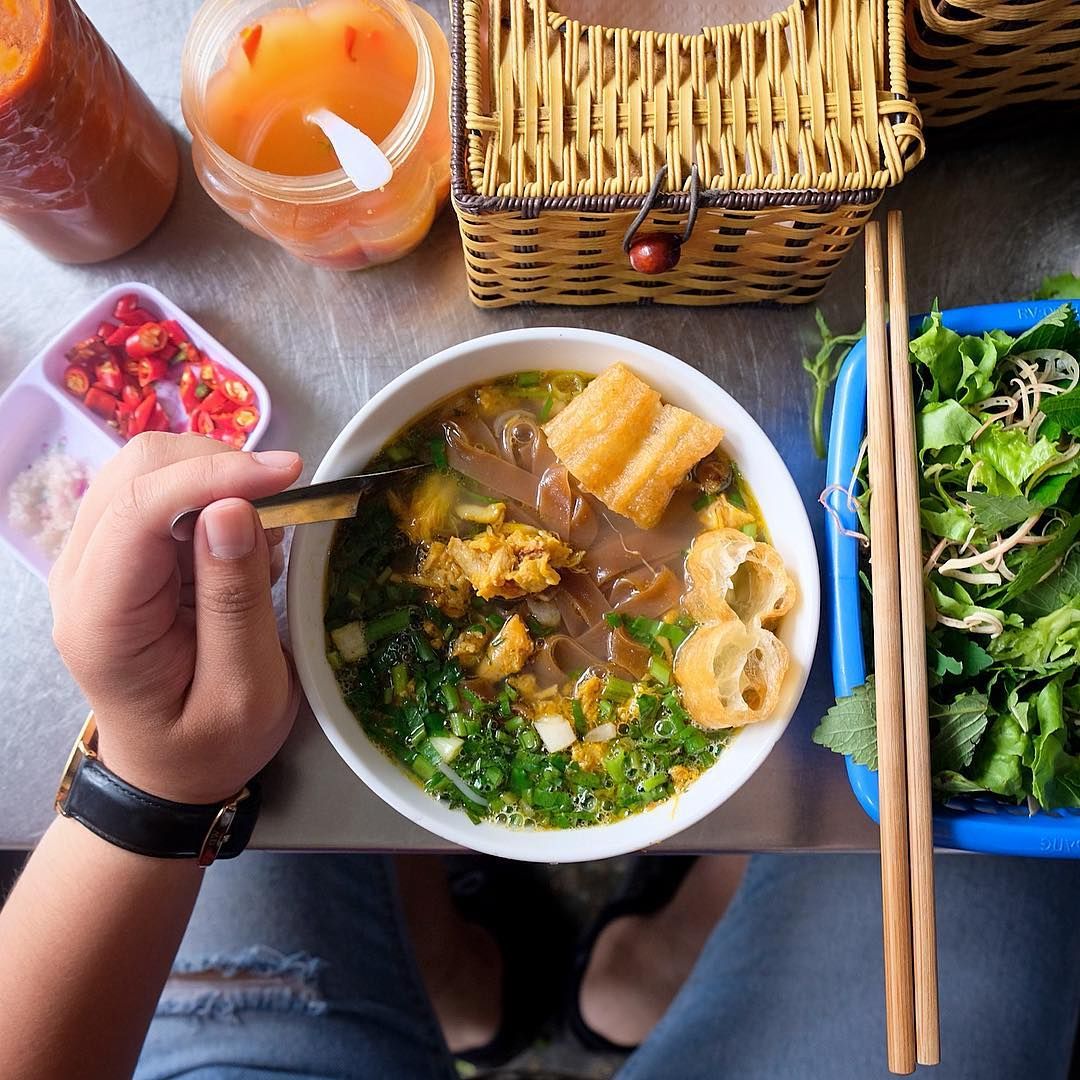 Một bát bánh đa cua chỉ có giá từ 30.000 đồng