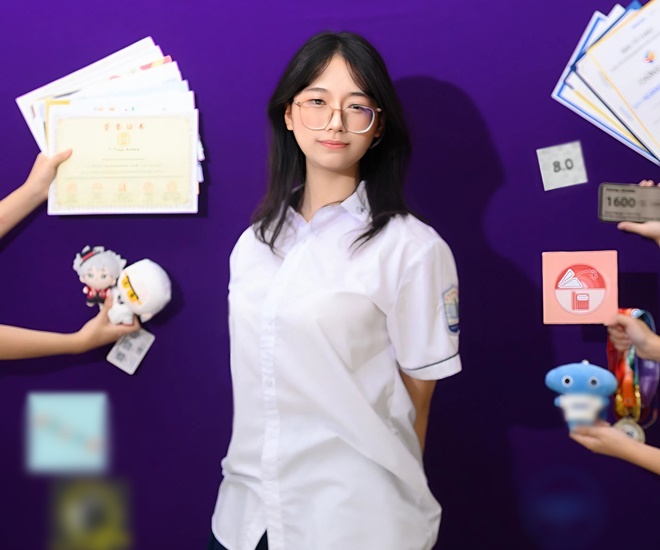 Nữ thủ khoa khối A01 – Hoàng Hương Giang sở hữu thành tích học tập nổi bật