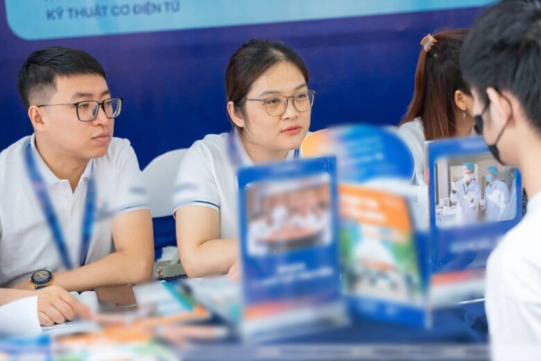 Thí sinh tham gia Ngày hội lựa chọn nguyện vọng xét tuyển đại học năm 2026.