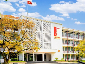 Tin tức - Loạt trường đại học top đầu Hà Nội dự báo điểm chuẩn 2026: Có trường giảm tới 3 điểm