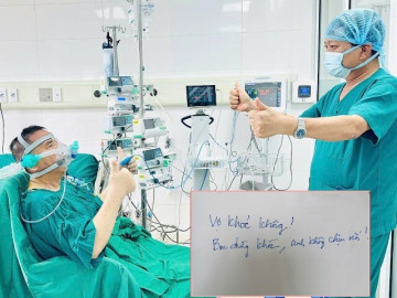 Người phụ nữ òa khóc khi đọc dòng chữ đầu tiên của chồng sau ca ghép phổi