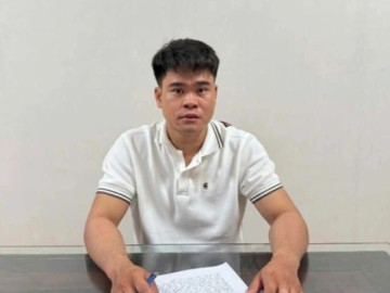Tạm giam cha dượng hành hạ, bắt bé gái 11 tuổi quỳ đến 1 giờ sáng