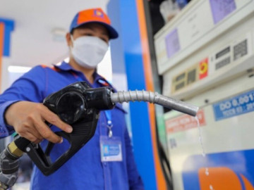 Giá xăng dầu hôm nay 14/8: Quay đầu giảm sau năm phiên tăng liên tiếp