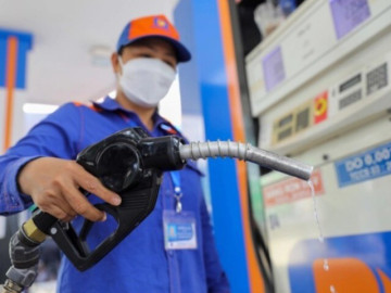Giá xăng dầu hôm nay 15/8: Tăng trở lại