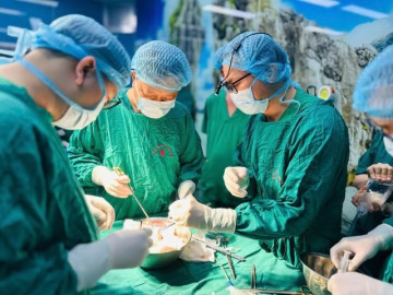 Ca ghép phổi thứ 15 được xuất viện: Vợ bệnh nhân rưng rưng cảm ơn y bác sĩ