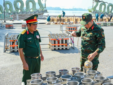 Cận cảnh trận địa pháo hoa Hồ Tây trước giờ khai hỏa chào mừng Quốc khánh 2/9