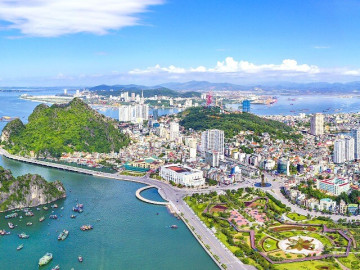 Thành phố nào nhiều đảo nhất Việt Nam, nơi đâu có "Làng tiến sĩ xứ Đông" được vua Tự Đức ban chiếu khen ngợi trong sử Việt?