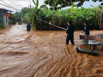 Mưa lớn gây ngập sâu, hơn 300 hộ dân ở trung tâm Đồng Nai bị ảnh hưởng