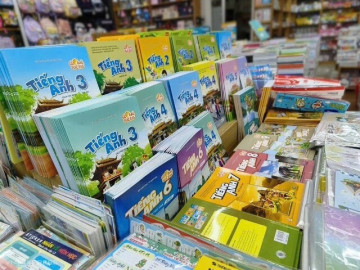 Sách giáo khoa ở TP.HCM: Cung ứng vượt nhu cầu, vì sao còn học sinh thiếu sách?