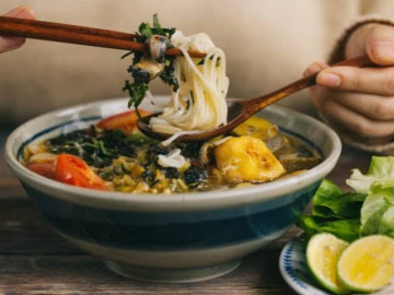 Ở Hà Nội có 5 món đặc sản mùa mưa chiều lòng mọi thực khách, trời càng lạnh ăn càng ngon, giá chỉ từ 12.000 đồng