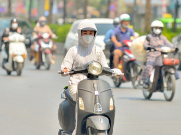 Miền Bắc nắng 34 độ, miền Trung vẫn còn mưa dông