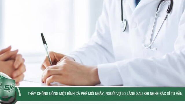 Thấy chồng uống một bình cà phê mỗi ngày, người vợ lo lắng sau khi nghe bác sĩ tư vấn