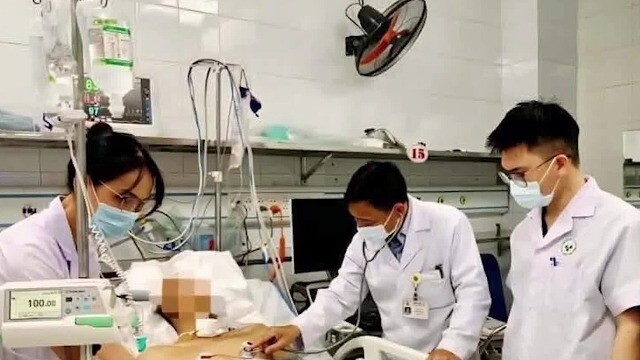 Tưởng nước ngọt, người đàn ông suýt chết sau khi uống 2 ngụm dung dịch màu hồng