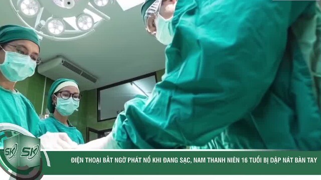 Điện thoại bất ngờ phát nổ khi đang sạc, nam thanh niên dập nát bàn tay