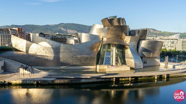Guggenheim Bilbao – bảo tàng với kiến trúc tựa như một tấm điêu khắc khổng lồ