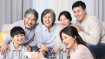 Anh chị em càng lớn càng dễ xa cách? Chỉ cần nhớ 3 nguyên tắc này, tình thân sẽ bền lâu dù ai cũng có gia đình riêng