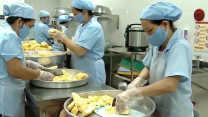 Hà Nội siết chặt quản lý an toàn thực phẩm tại trường tổ chức bán trú hè