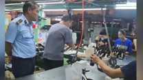 Cận cảnh dây chuyền sản xuất gần 50.000 đôi giày giả nhãn hiệu trị giá hơn 100 tỷ đồng