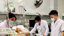 Tưởng nước ngọt, người đàn ông suýt chết sau khi uống 2 ngụm dung dịch màu hồng