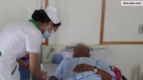 Người đàn ông 40 tuổi nhồi máu cơ tim, suýt chết vì thói quen ăn mì gói đêm khuya