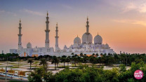 Sheikh Zayed Grand Mosque - tuyệt tác trắng muốt khiến Abu Dhabi trở thành miền cổ tích.