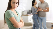 Phát hiện chồng ngoại tình, phụ nữ tuyệt đối đừng làm 3 điều này kẻo mọi chuyện càng tệ