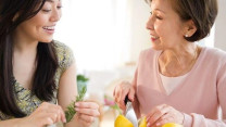 3 cách làm mẹ chồng yêu quý, nàng dâu khéo léo nên biết
