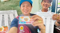 Trả nợ đồng nghiệp 20.000 đồng, cả hai cùng trúng độc đắc 2 tỷ