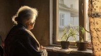 Cô đơn khi về già đôi khi bắt đầu bằng những thói quen mà người trẻ vẫn đang vô tư làm mỗi ngày